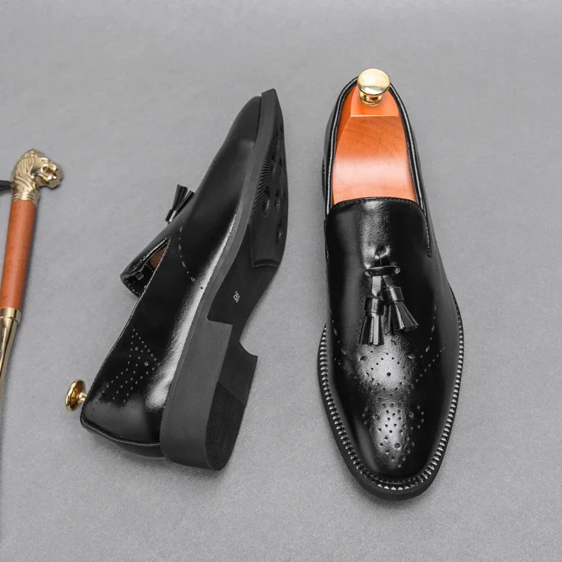 2023 Klasik Erkek Ofis erkek resmi ayakkabı Moda Basit Püskül Tarzı deri ayakkabı Slip-On rahat elbise ayakkabı Erkek Loafer'lar Siyah Görüntü 0