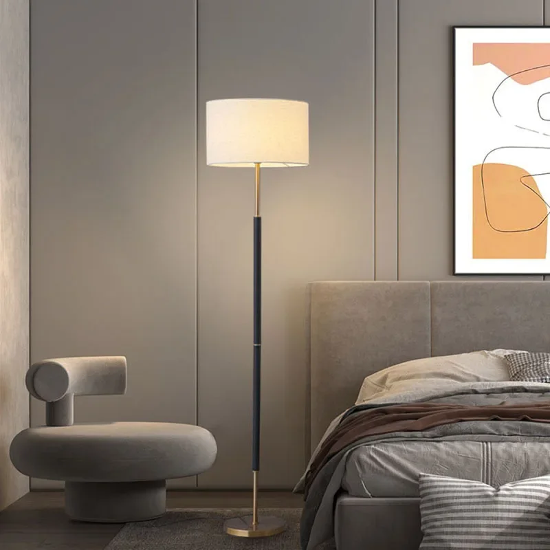 Iskandinav Basit Modern Zemin Lambası Oturma Odası Yatak Odası Çalışma Başucu ve Kanepe Kenar Yaratıcı Minimalist Okuma Dikey Masa Lambası Görüntü 0