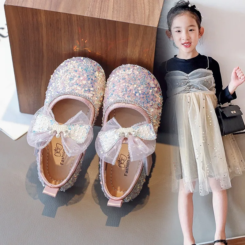 Kızlar Pullu Prenses Ayakkabı 2023 Kore Versiyonu Dört Mevsim Küçük Büyük ve Orta Kızlar Sevimli İnci Örgü Yay Küçük deri ayakkabı Görüntü 0