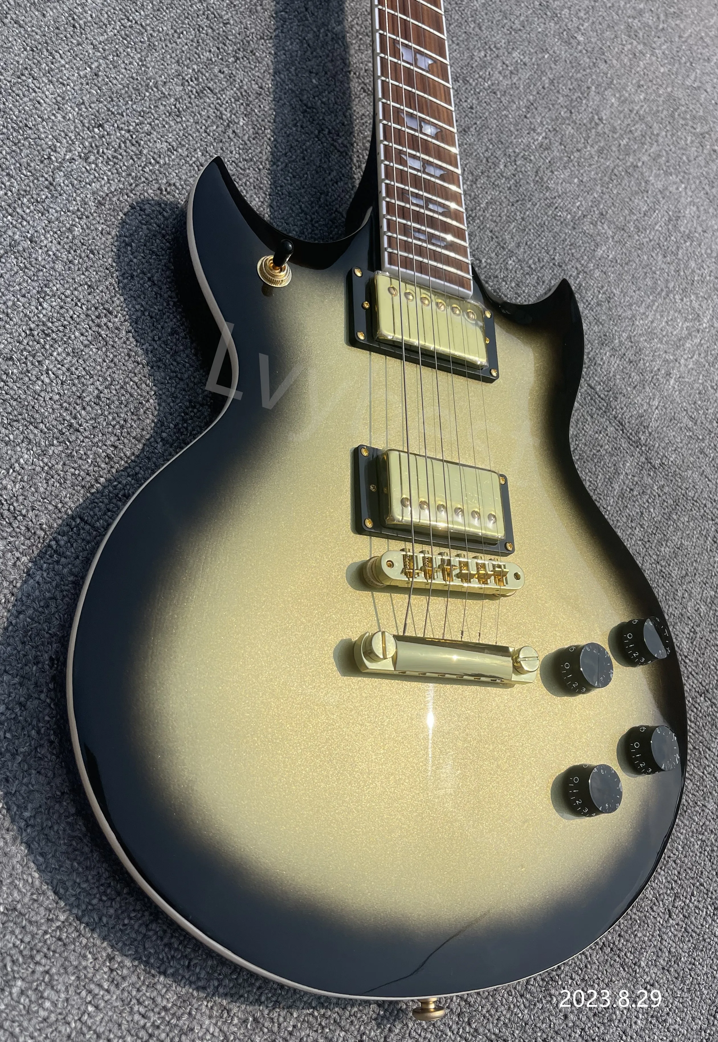 Elektro Gitar Gümüş Merkezi Siyah Kenar Patlama Altın Parçaları HH Manyetikler Hiçbir Pickguard TOM Köprü Ve Stop Kuyruk Gülağacı klavye Görüntü 2