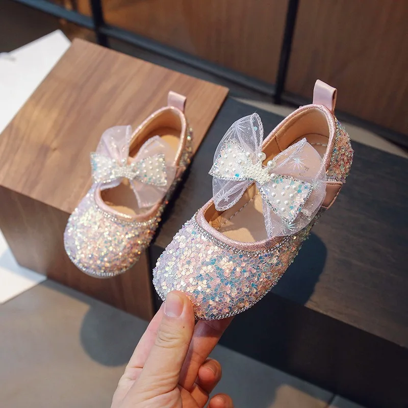 Kızlar Pullu Prenses Ayakkabı 2023 Kore Versiyonu Dört Mevsim Küçük Büyük ve Orta Kızlar Sevimli İnci Örgü Yay Küçük deri ayakkabı Görüntü 2