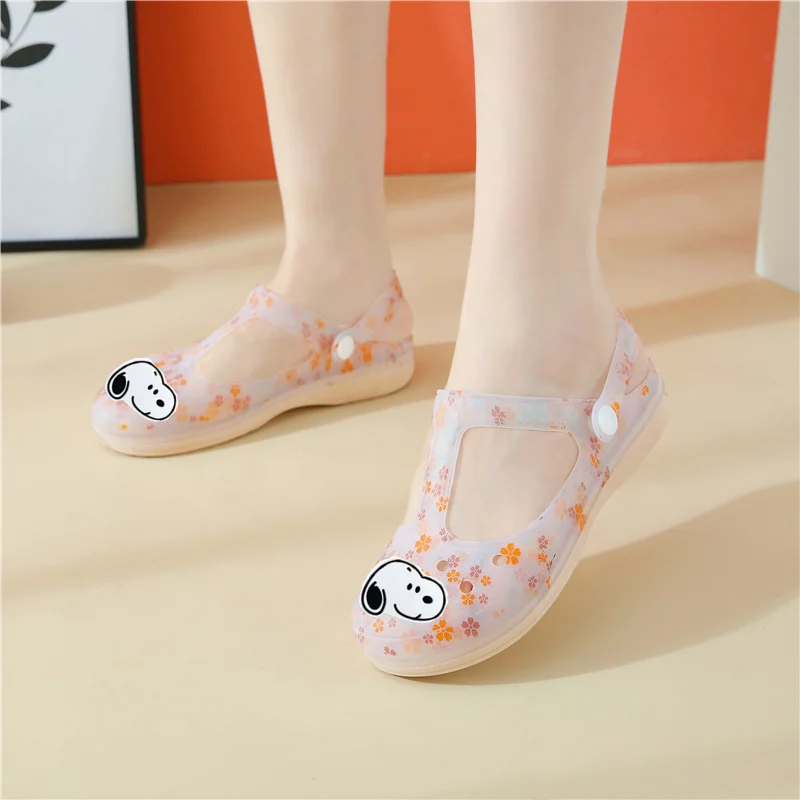 Snoopy Yaz yeni mağara ayakkabı kadın sandalet düz jöle ayakkabı plaj ayakkabısı kaymaz Baotou kız sandaletler ve terlikler Görüntü 5